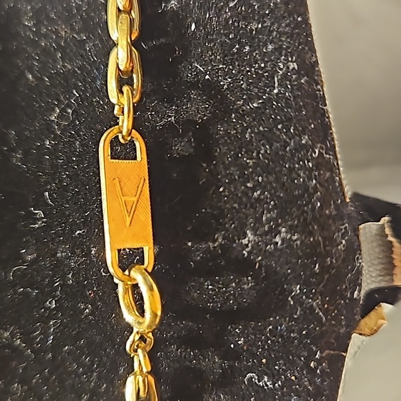 ARTISAN 18" Goldtone Box Link Chain - Picture 4 of 5